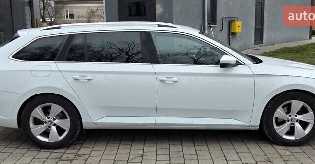 Білий Шкода Суперб, об'ємом двигуна 2 л та пробігом 288 тис. км за 15999 $, фото 52 на Automoto.ua