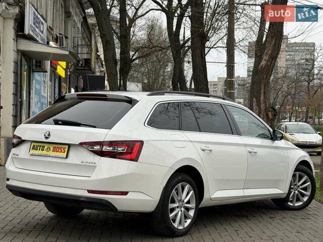 Белый Шкода Суперб, объемом двигателя 2 л и пробегом 269 тыс. км за 15999 $, фото 2 на Automoto.ua