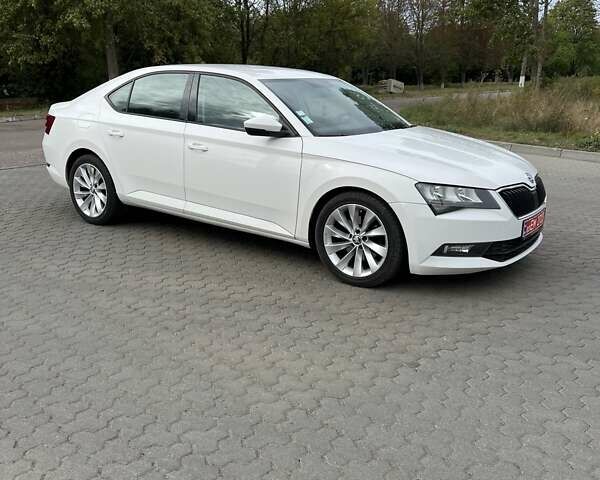 Белый Шкода Суперб, объемом двигателя 1.6 л и пробегом 172 тыс. км за 13500 $, фото 13 на Automoto.ua