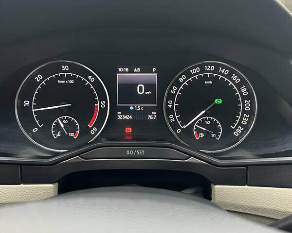 Белый Шкода Суперб, объемом двигателя 1.97 л и пробегом 323 тыс. км за 14500 $, фото 11 на Automoto.ua