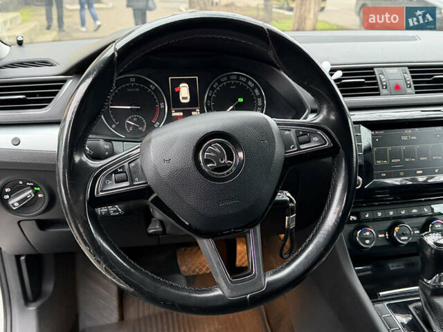 Белый Шкода Суперб, объемом двигателя 2 л и пробегом 269 тыс. км за 15999 $, фото 15 на Automoto.ua