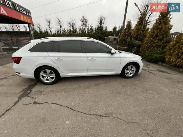 Белый Шкода Суперб, объемом двигателя 1.97 л и пробегом 323 тыс. км за 14500 $, фото 2 на Automoto.ua