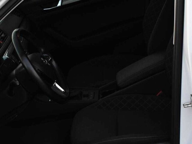 Білий Шкода Суперб, об'ємом двигуна 1.6 л та пробігом 243 тис. км за 13850 $, фото 6 на Automoto.ua