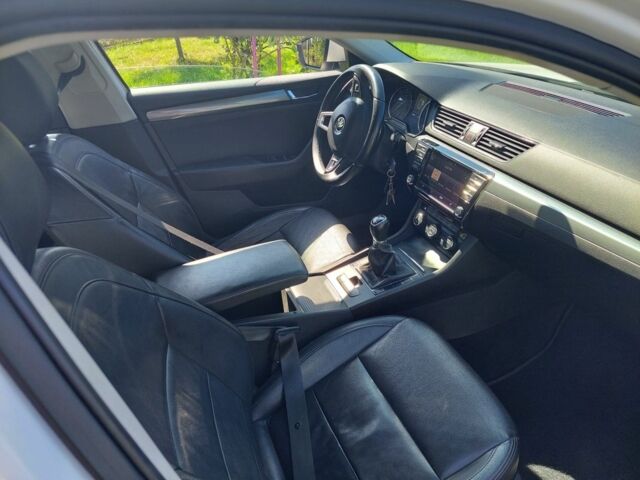 Білий Шкода Суперб, об'ємом двигуна 1.6 л та пробігом 200 тис. км за 12800 $, фото 11 на Automoto.ua