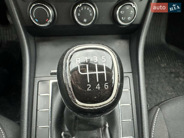 Білий Шкода Суперб, об'ємом двигуна 1.6 л та пробігом 284 тис. км за 11400 $, фото 12 на Automoto.ua