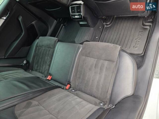 Білий Шкода Суперб, об'ємом двигуна 2 л та пробігом 288 тис. км за 15999 $, фото 22 на Automoto.ua