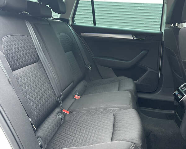 Белый Шкода Суперб, объемом двигателя 2 л и пробегом 254 тыс. км за 15800 $, фото 59 на Automoto.ua