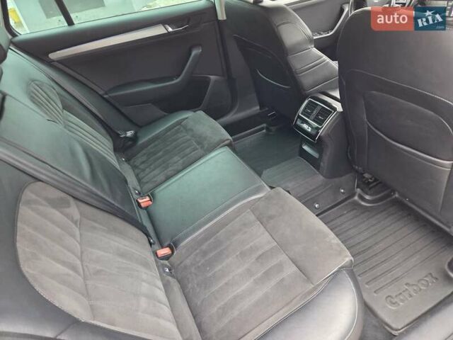 Білий Шкода Суперб, об'ємом двигуна 2 л та пробігом 288 тис. км за 15999 $, фото 23 на Automoto.ua