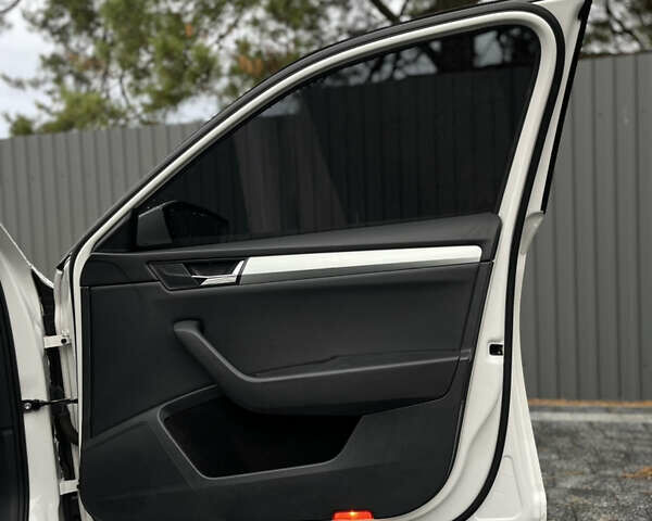 Белый Шкода Суперб, объемом двигателя 1.97 л и пробегом 265 тыс. км за 14999 $, фото 14 на Automoto.ua