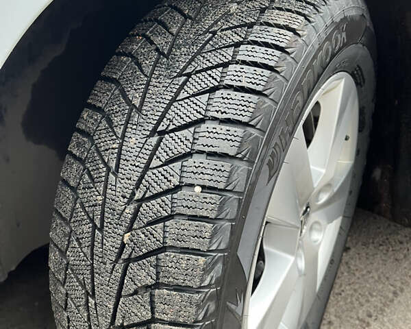 Белый Шкода Суперб, объемом двигателя 1.97 л и пробегом 323 тыс. км за 14500 $, фото 10 на Automoto.ua