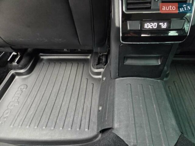 Білий Шкода Суперб, об'ємом двигуна 2 л та пробігом 288 тис. км за 15999 $, фото 32 на Automoto.ua