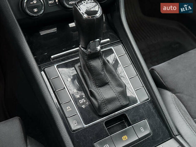 Белый Шкода Суперб, объемом двигателя 2 л и пробегом 269 тыс. км за 15999 $, фото 22 на Automoto.ua