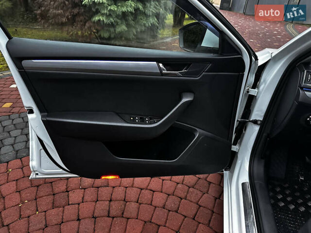 Белый Шкода Суперб, объемом двигателя 2 л и пробегом 250 тыс. км за 13900 $, фото 17 на Automoto.ua