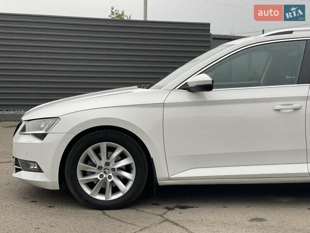 Белый Шкода Суперб, объемом двигателя 2 л и пробегом 254 тыс. км за 15800 $, фото 15 на Automoto.ua