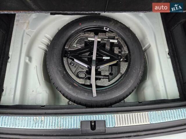 Білий Шкода Суперб, об'ємом двигуна 2 л та пробігом 288 тис. км за 15999 $, фото 28 на Automoto.ua