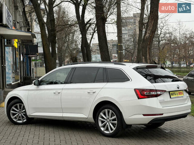 Белый Шкода Суперб, объемом двигателя 2 л и пробегом 269 тыс. км за 15999 $, фото 7 на Automoto.ua