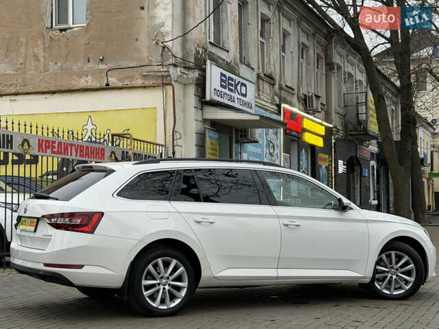 Белый Шкода Суперб, объемом двигателя 2 л и пробегом 269 тыс. км за 15999 $, фото 3 на Automoto.ua