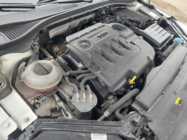 Білий Шкода Суперб, об'ємом двигуна 1.6 л та пробігом 200 тис. км за 12800 $, фото 13 на Automoto.ua