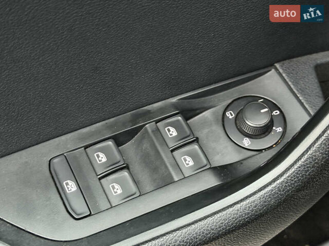 Белый Шкода Суперб, объемом двигателя 2 л и пробегом 269 тыс. км за 15999 $, фото 18 на Automoto.ua