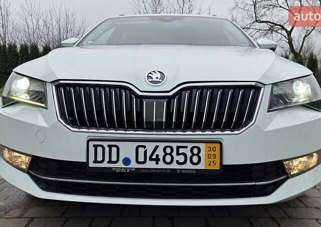 Білий Шкода Суперб, об'ємом двигуна 2 л та пробігом 288 тис. км за 15999 $, фото 3 на Automoto.ua