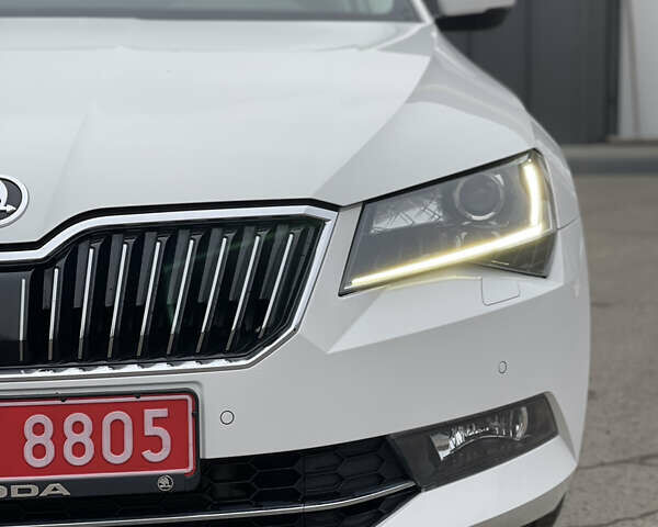 Белый Шкода Суперб, объемом двигателя 2 л и пробегом 254 тыс. км за 15800 $, фото 33 на Automoto.ua