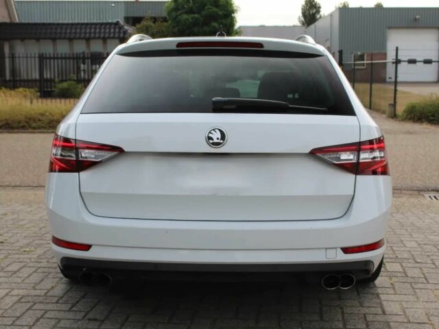 Білий Шкода Суперб, об'ємом двигуна 1.8 л та пробігом 72 тис. км за 7800 $, фото 4 на Automoto.ua