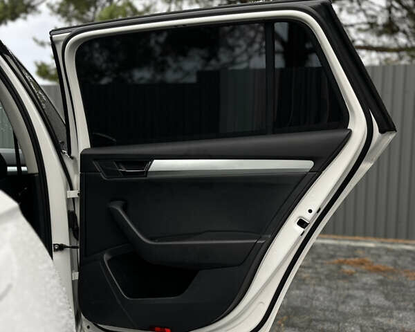 Белый Шкода Суперб, объемом двигателя 1.97 л и пробегом 265 тыс. км за 14999 $, фото 15 на Automoto.ua