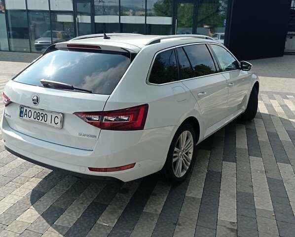 Белый Шкода Суперб, объемом двигателя 1.6 л и пробегом 290 тыс. км за 15000 $, фото 12 на Automoto.ua