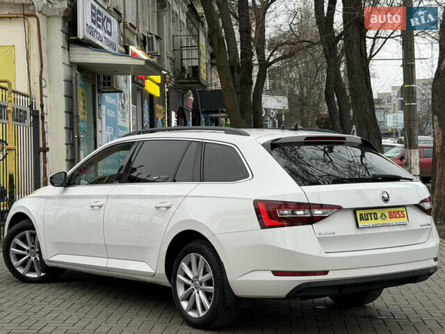 Белый Шкода Суперб, объемом двигателя 2 л и пробегом 269 тыс. км за 15999 $, фото 6 на Automoto.ua