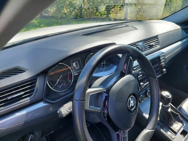 Білий Шкода Суперб, об'ємом двигуна 1.6 л та пробігом 200 тис. км за 12800 $, фото 8 на Automoto.ua