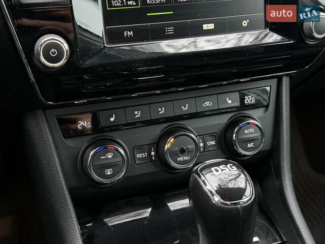 Белый Шкода Суперб, объемом двигателя 2 л и пробегом 269 тыс. км за 15999 $, фото 19 на Automoto.ua