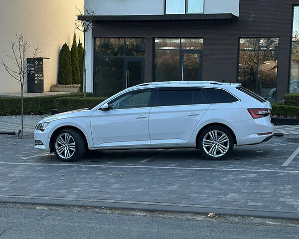 Белый Шкода Суперб, объемом двигателя 0 л и пробегом 292 тыс. км за 13650 $, фото 1 на Automoto.ua