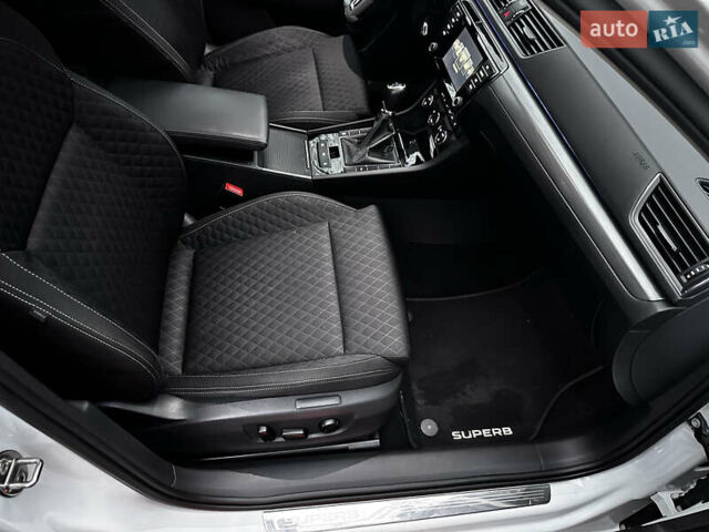 Белый Шкода Суперб, объемом двигателя 2 л и пробегом 250 тыс. км за 13900 $, фото 33 на Automoto.ua