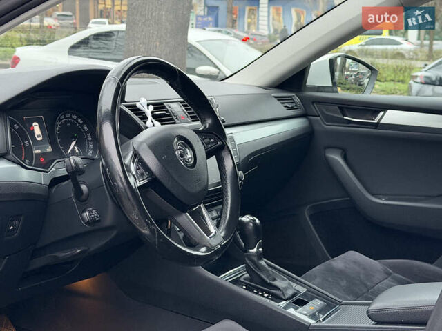 Белый Шкода Суперб, объемом двигателя 2 л и пробегом 269 тыс. км за 15999 $, фото 16 на Automoto.ua