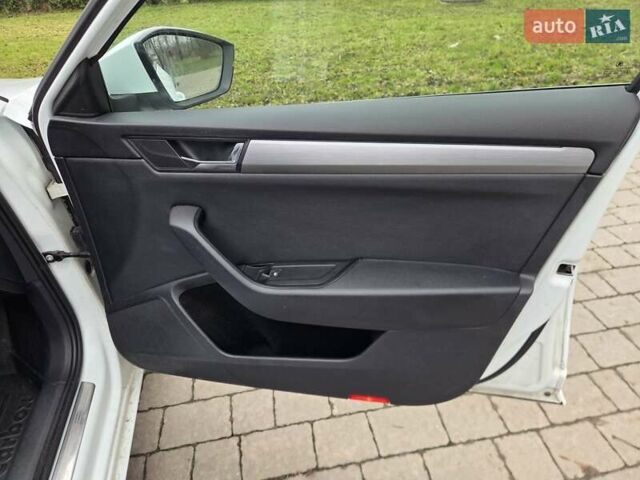 Білий Шкода Суперб, об'ємом двигуна 2 л та пробігом 288 тис. км за 15999 $, фото 19 на Automoto.ua