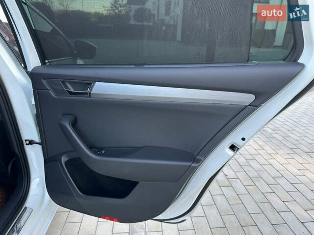 Белый Шкода Суперб, объемом двигателя 1.97 л и пробегом 225 тыс. км за 17800 $, фото 32 на Automoto.ua