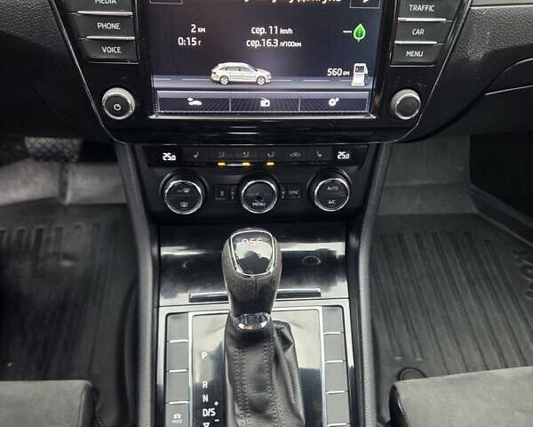 Білий Шкода Суперб, об'ємом двигуна 2 л та пробігом 288 тис. км за 15999 $, фото 40 на Automoto.ua