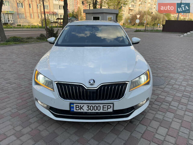 Белый Шкода Суперб, объемом двигателя 1.6 л и пробегом 300 тыс. км за 14350 $, фото 12 на Automoto.ua