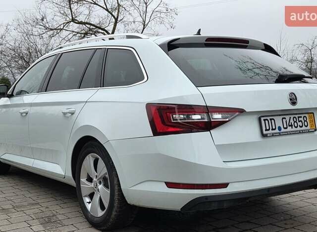 Білий Шкода Суперб, об'ємом двигуна 2 л та пробігом 288 тис. км за 15999 $, фото 56 на Automoto.ua