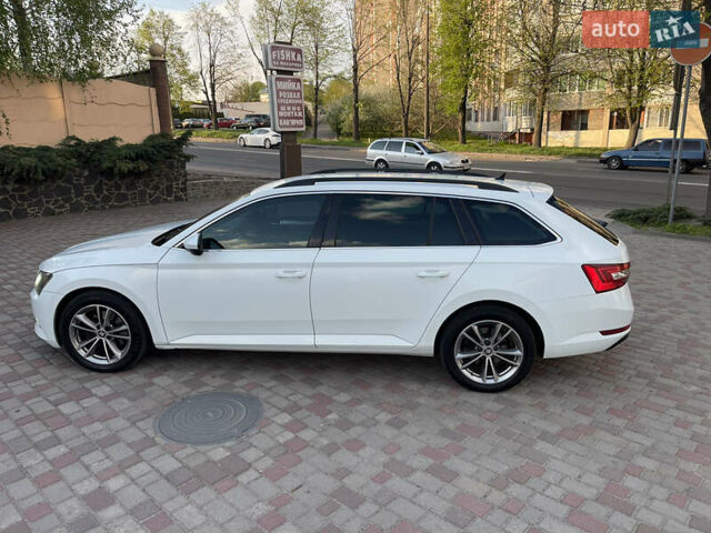 Белый Шкода Суперб, объемом двигателя 1.6 л и пробегом 300 тыс. км за 14350 $, фото 9 на Automoto.ua