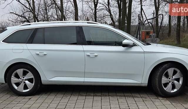 Білий Шкода Суперб, об'ємом двигуна 2 л та пробігом 288 тис. км за 15999 $, фото 9 на Automoto.ua