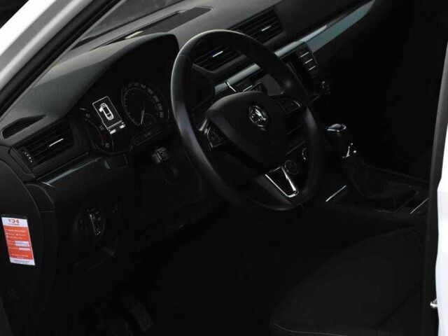 Білий Шкода Суперб, об'ємом двигуна 1.6 л та пробігом 243 тис. км за 13850 $, фото 7 на Automoto.ua