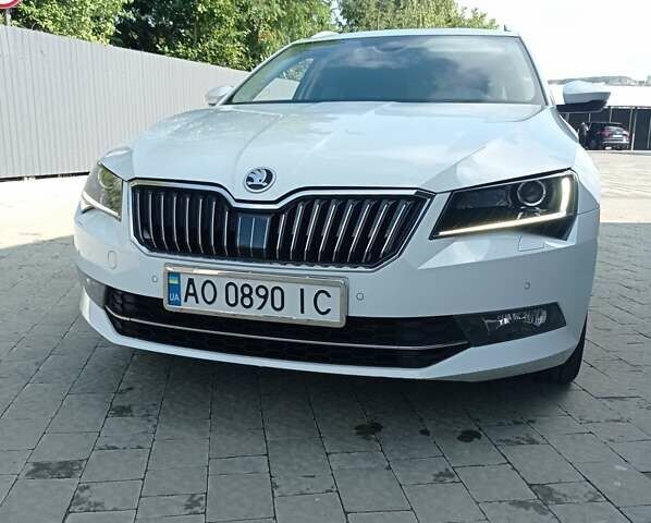Белый Шкода Суперб, объемом двигателя 1.6 л и пробегом 290 тыс. км за 15000 $, фото 5 на Automoto.ua