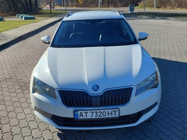 Білий Шкода Суперб, об'ємом двигуна 1.6 л та пробігом 200 тис. км за 12800 $, фото 2 на Automoto.ua