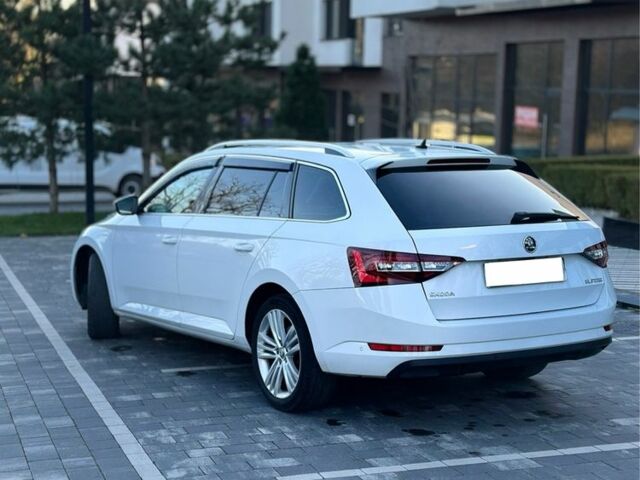 Белый Шкода Суперб, объемом двигателя 1.6 л и пробегом 291 тыс. км за 14500 $, фото 4 на Automoto.ua