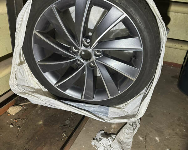 Белый Шкода Суперб, объемом двигателя 1.97 л и пробегом 278 тыс. км за 17000 $, фото 79 на Automoto.ua