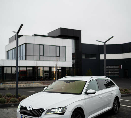 Білий Шкода Суперб, об'ємом двигуна 1.97 л та пробігом 327 тис. км за 17000 $, фото 10 на Automoto.ua