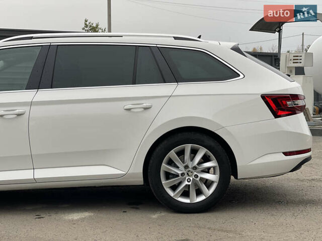 Белый Шкода Суперб, объемом двигателя 2 л и пробегом 254 тыс. км за 15800 $, фото 16 на Automoto.ua