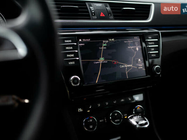 Білий Шкода Суперб, об'ємом двигуна 1.97 л та пробігом 327 тис. км за 17000 $, фото 39 на Automoto.ua