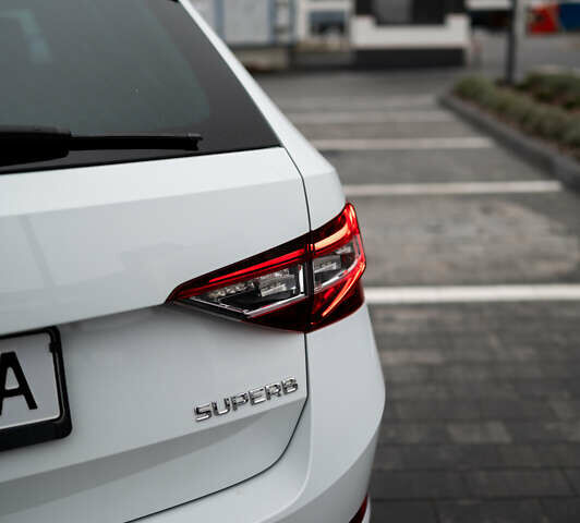 Білий Шкода Суперб, об'ємом двигуна 1.97 л та пробігом 327 тис. км за 17000 $, фото 12 на Automoto.ua